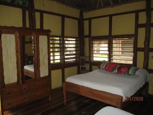 Cerros Beach Inn كوروزال المظهر الخارجي الصورة