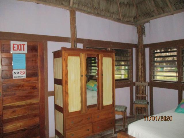 Cerros Beach Inn كوروزال المظهر الخارجي الصورة