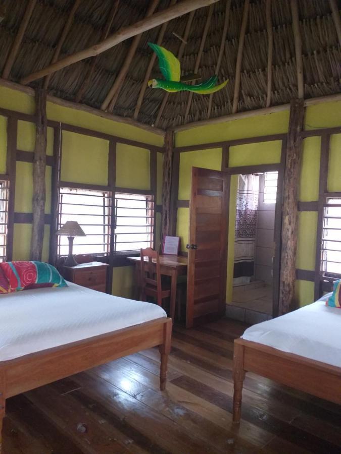 Cerros Beach Inn كوروزال المظهر الخارجي الصورة